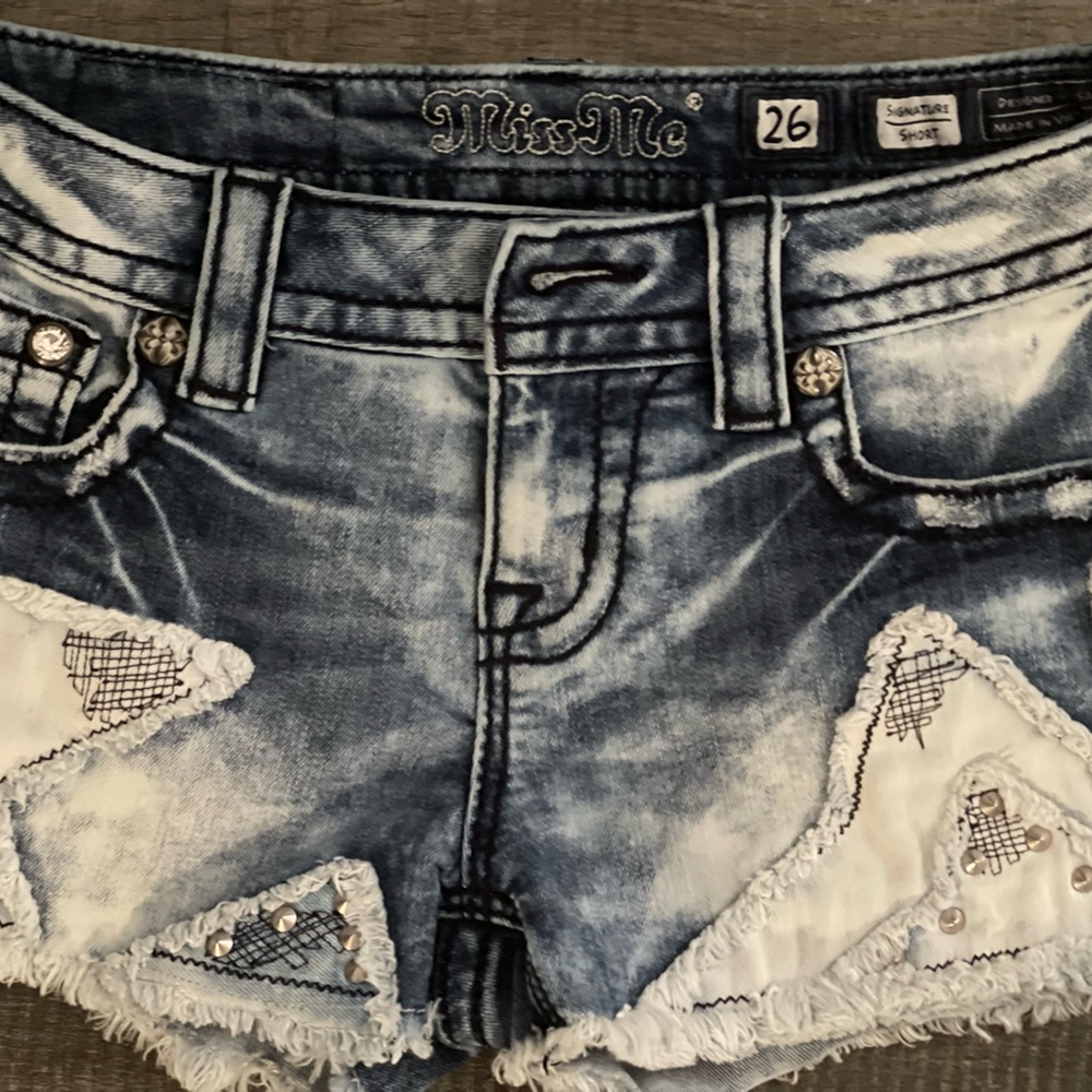 STAR STUDDED MISS ME SHORTS 26 signature